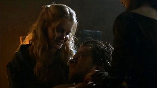 Alfie Allen baise + castration dans Games Of Thrones S03e07