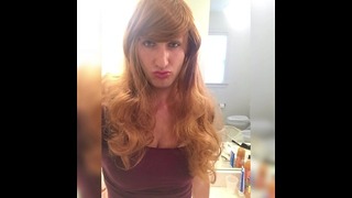 transexual de pelo castaño rojizo