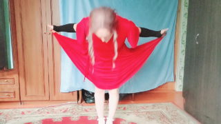 18 무수정 Crossdresser 엄마의 드레스 댄스 누드 스트립쇼 섹시한 엉덩이 금발 빨간 머리 집에서 만든