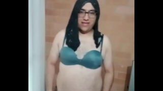 Fantasias De Crossdresser: Liseth Convertida En Una Sexy Secretaria