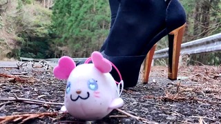 女装ヒールでぬいぐるみ踏み潰しクラッシュフェチ Japanese Crosdresser Heels Crush Fetish