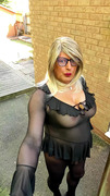 Sexy Crossdresser kellycd2022 in schwarzem sexy Nachthemd und nahtloser Strumpfhose