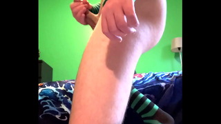 Femboy jerks off and humps pillow
