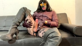 Sissy Glovecum 023 – Crossdress-Mess: 3 Cumshots