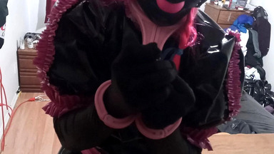 Sissy Sluts self bondage fiddle